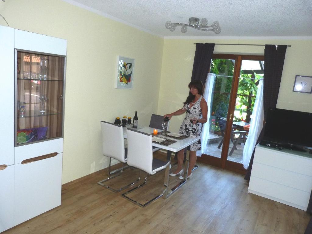Ferienhaus Bluemel Inkl. Freier Strandbadeintritt Velden am Woerthersee Room photo